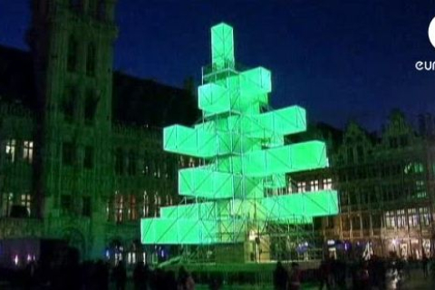 Жители Бельгии недовольны электронной ёлкой на главной площади столицы