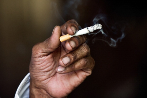 В тюрьмах Англии намерены запретить курить