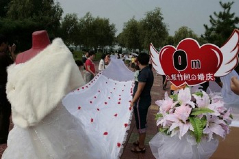 Фату длинной более 2 км сделал для своей невесты жених в Китае