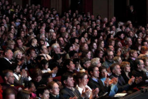 Shen Yun Performing Arts с восторгом встретили зрители в Китченер-Ватерлоо