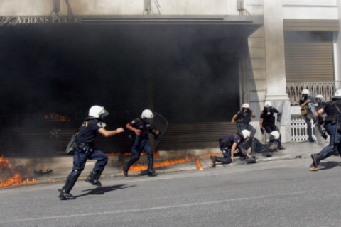 По Греции прокатились массовые беспорядки
