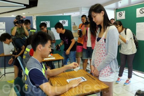 Гонконг голосует за демократию