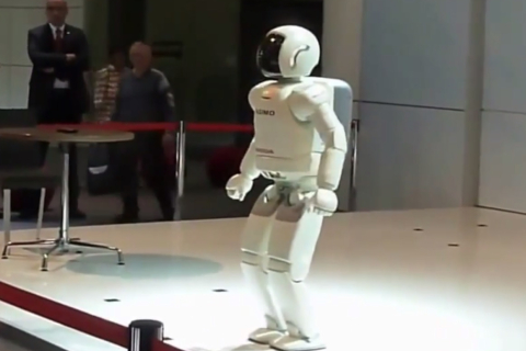 Усовершенствованный робот от Honda: человекоподобный и грациозный