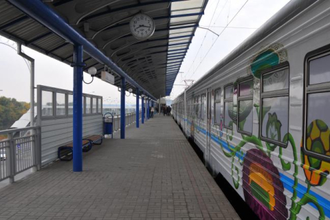 Под ногами пассажиров электрички в Киеве обрушилась платформа