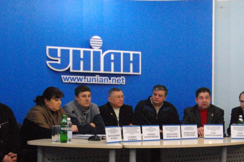 Предприниматели просят Януковича спасти их от вымогательств на таможне