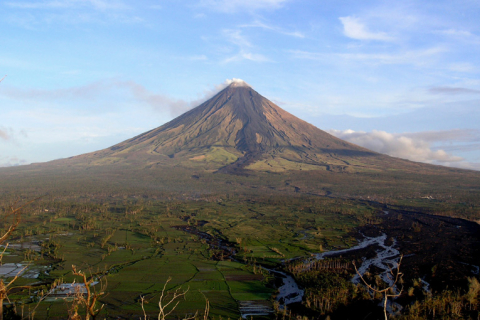 При извержении филиппинского вулкана погибли пять альпинистов