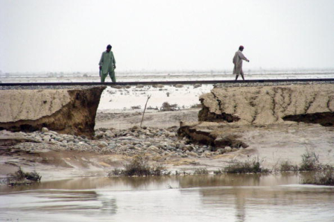 Сто человек погибли из-за наводнения в Пакистане. Фоторепортаж 