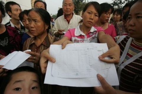 На юге Китая более 10 тысяч детей отравлены свинцом