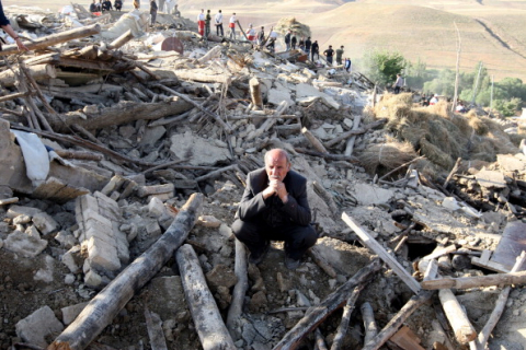 В Иране объявлен траур по жертвам землетрясения