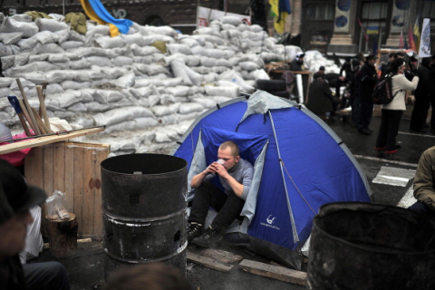 На Евромайдане ночь прошла без провокаций и штурма