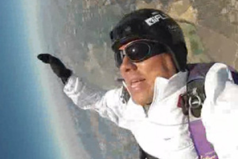 Начинающий парашютист выжил после падения с 4-километровой высоты