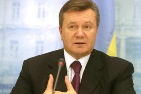 Янукович передал на рассмотрение парламента изменения в Конституцию