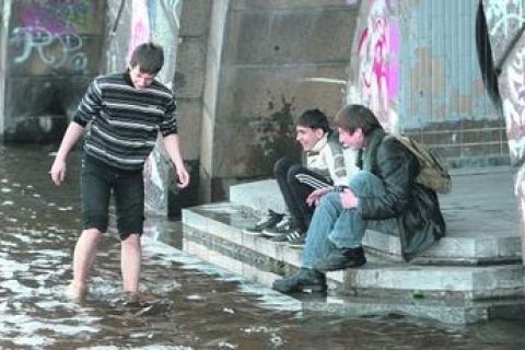 Наводнение в Киеве: затоплены парки и набережная. Фоторепортаж