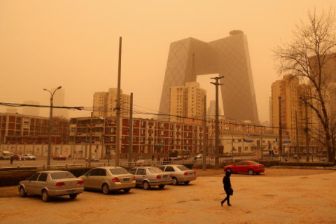 Пекин накрыла песчаная буря. Фотообзор 