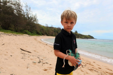 11-летний мальчик вдохновляет людей очищать побережья от мусора