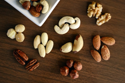 Для чего замачивать орехи и семена перед употреблением?