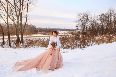 Как выбрать зимнее свадебное платье: основные критерии 