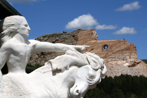 Пам'ятник Шаленому Коневі вже більше 70 років висікається у штаті Південна Дакота. ФОТОрепортаж