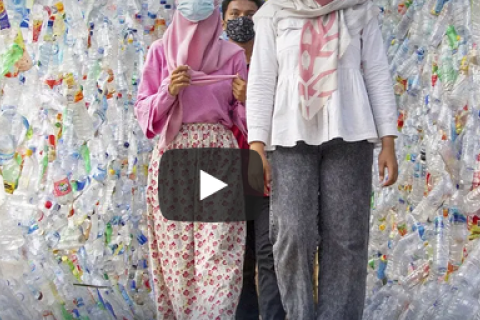 Музей пластика открыли в Индонезии (ВИДЕО)