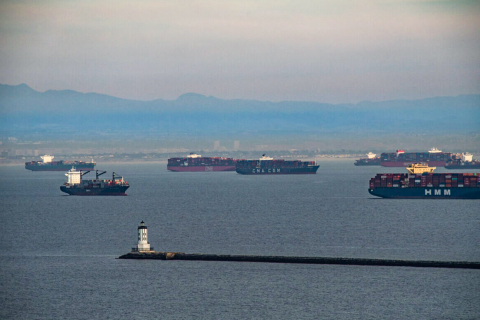 Найбільший контейнерний порт Північної Америки зіткнувся з рекордним відставанням від графіка