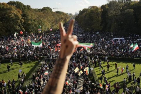 Митинги в поддержку иранских протестующих прошли в США и Европе