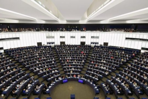 Європарламент вводить єдиний зарядний пристрій для смартфонів
