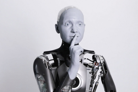 Уникальный робот-гуманоид встречает посетителей Музея будущего в Дубае