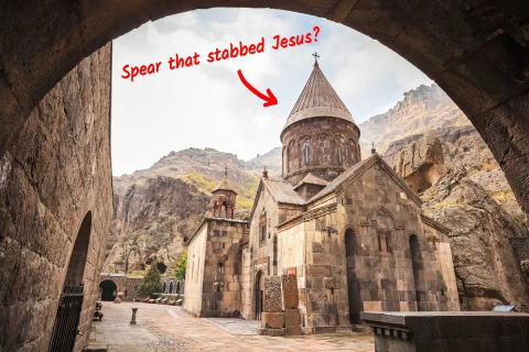 В этом монастыре, вырезанном в каменной скале в 4 веке, хранилось «Святое копье», которым пронзили Иисуса