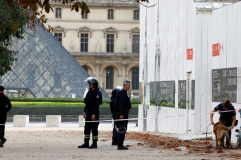 Франція направила 7000 військовослужбовців для додаткової безпеки після вбивства вчителя (ВІДЕО)