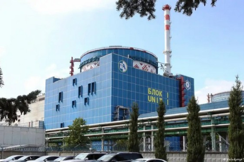 Взрывы повредили окна на Хмельницкой АЭС в Украине, но на работу не повлияли