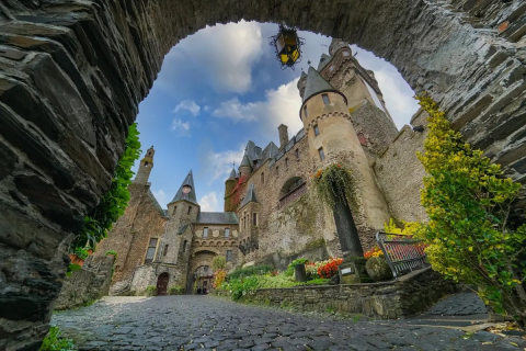 Німецький Райхсбург Кохем став одним з восьми найстаріших замків світу. ФОТОрепортаж