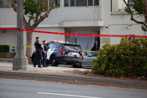 Водій врізався в китайське консульство, його застрелила поліція Сан-Франциско (ВІДЕО)