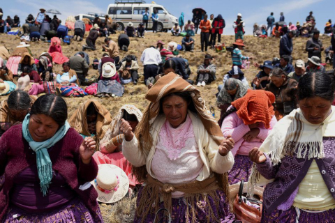 Сотні корінних жителів помолилися про дощ у місті Ла-Пас в Болівії (ВІДЕО)