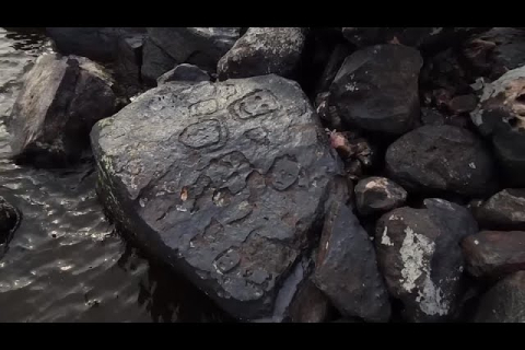 Засуха обнажила камни Амазонки с человеческими лицами