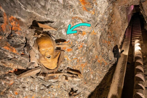 У старій соляній шахті знайшли муміфікованого шахтара, який загинув 350 року до нашої ери. ФОТОрепортаж