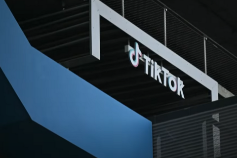 TikTok сокращает сотни рабочих мест в связи с переходом на ИИ