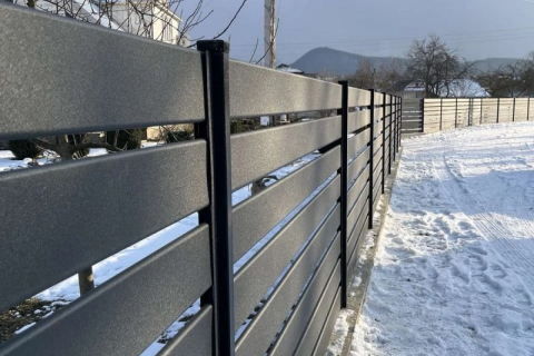 Металлический забор ранчо: как достичь эффекта натурального дерева