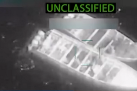 США завдали ударів по чотирьох човнах, які імовірно перевозили наркотики, вбито 14 осіб (ВІДЕО)