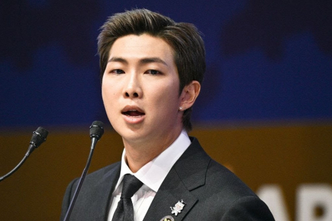 Рэпер из BTS выступил с речью на торговом форуме в Азиатско-Тихоокеанском регионе