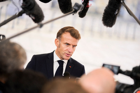Європа «перебуває у конфронтації з Росією», заявив французький президент