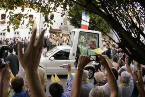 Фотоогляд: Візит Папи Римського Бенедикта XVI до Німеччини триває
