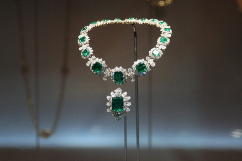 В Парижі пройшла виставка ювілірних виробів Bulgari