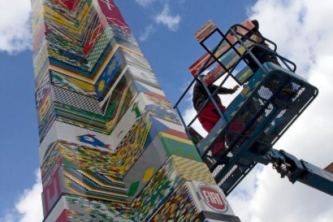 У Празі збудували найвищу башту з конструктора Лего