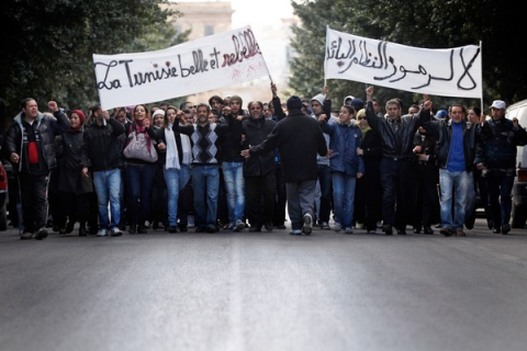 У Тунісі тривають масові акції протесту