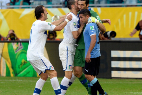 Збірна Італії по пенальті обіграла Уругвай