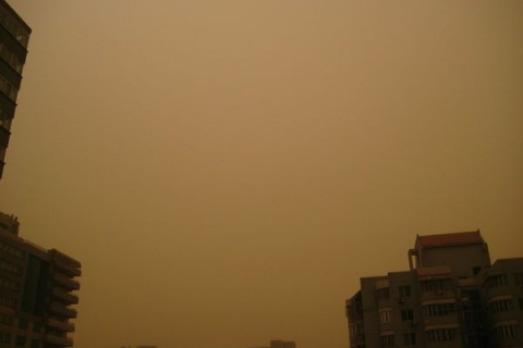 Пекін накрила сильна пилова буря (фотоогляд)