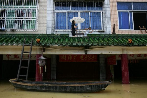 В провинции Гуандун продолжается сильное наводнение (фотообзор)