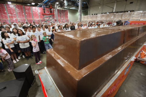 У Чикаго приготували найбільшу шоколадку в світі