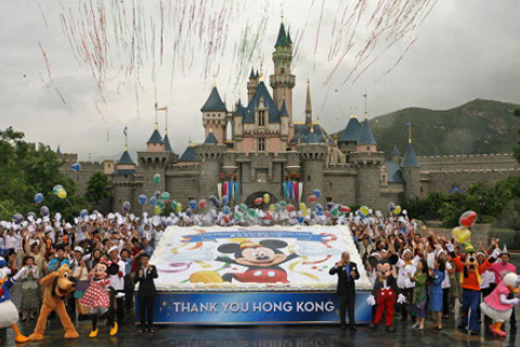 Фотоогляд: Гонконгський Диснейленд відзначив свою першу річницю