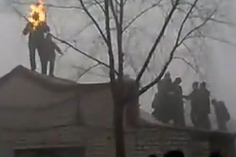 Захищаючи будинок від знесення чоловік підпалив себе